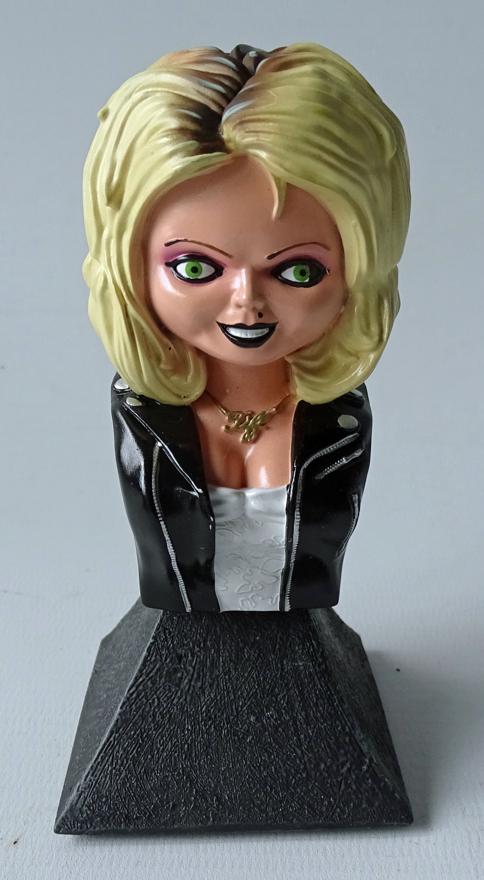 https://www.benvita-shop.de/ebay/Figuren/tiffany2/tiffany3.jpg